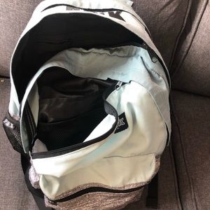 Pink Victoria’s Secret book bag 😎